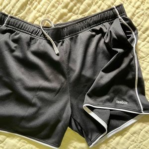 Reebok shorts with pockets and functional drawstrings! Great for everyday!